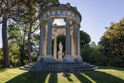 El Parque del Capricho: Wspaniały Ogród z Tajemnicą i Romansem!