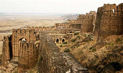  Rohtas Fort – Mistyczne ruiny nad doliną Jhelum!